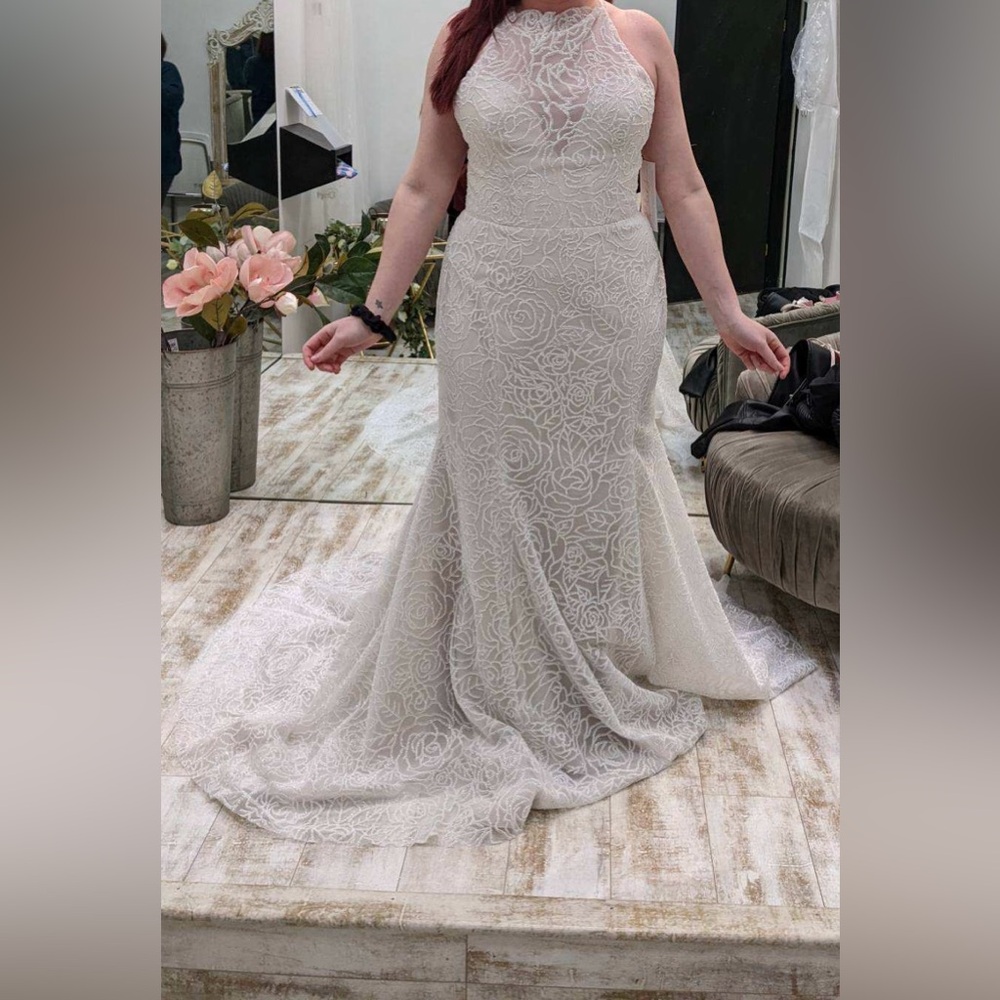 Hailey Paige divine wedding dress